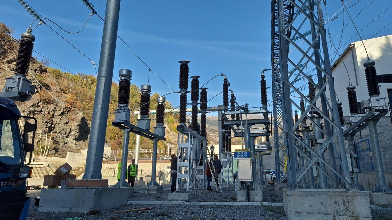 HES yüksek gerilim şalt sahası